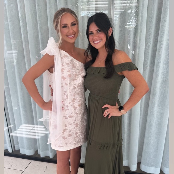 Elliatt April dress in ivory - Picture 2 of 7